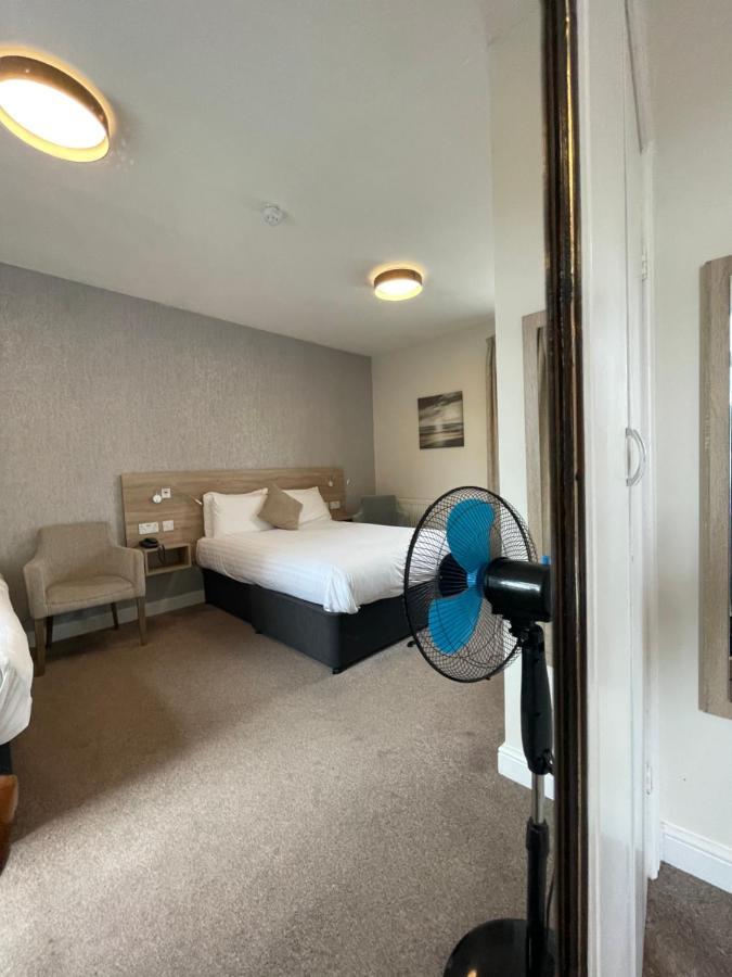 The Clarendon Hotel มอร์คัมบ์ ภายนอก รูปภาพ